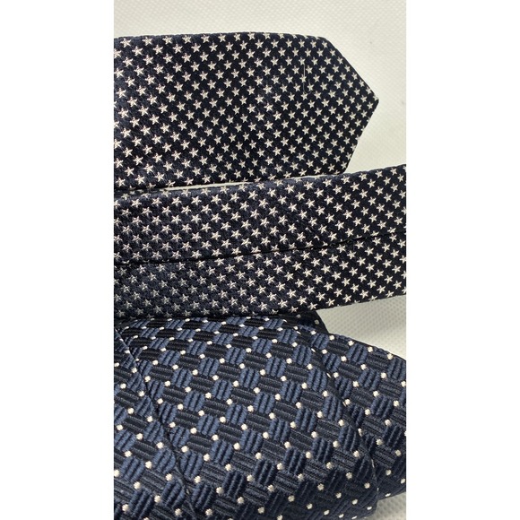 Tommy Hilfiger Mens Navy Blue Geometric Dot Silk Necktie Made in USA WPL 2831 - Picture 9 of 10